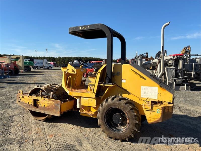 Sakai SV201T Padfoot Drum Compactor Ühe trumliga rullid