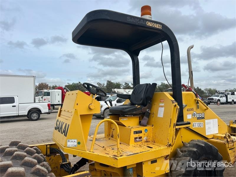Sakai SV201TB-1 Padfoot Drum Compactor Enojni valjarji