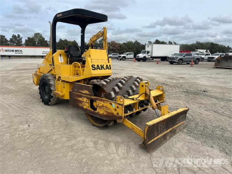 Sakai SV201TB-1 Padfoot Drum Compactor Enojni valjarji