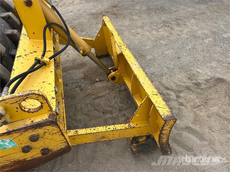 Sakai SV201TB-1 Padfoot Drum Compactor Enojni valjarji