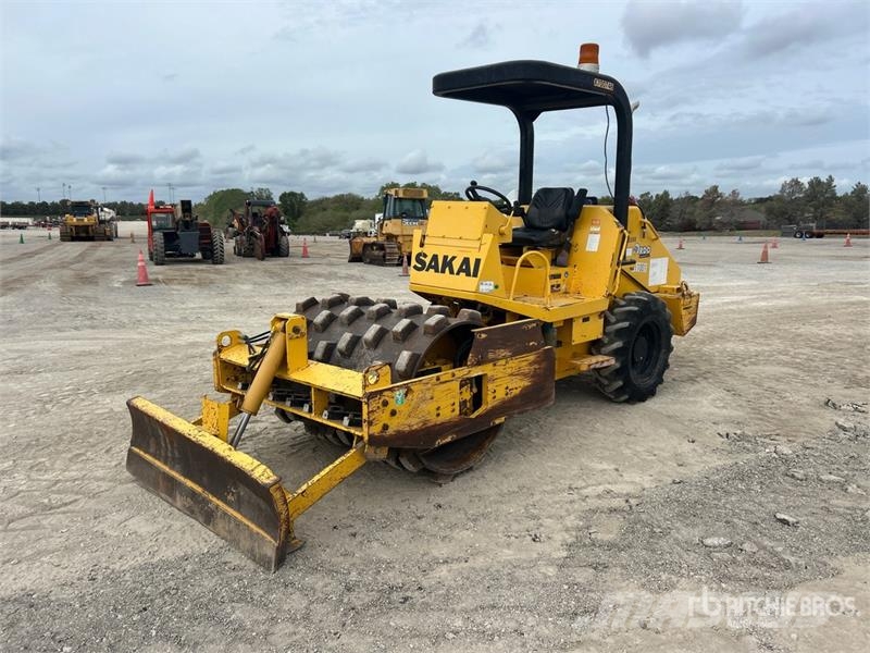 Sakai SV201TB-1 Padfoot Drum Compactor Enojni valjarji