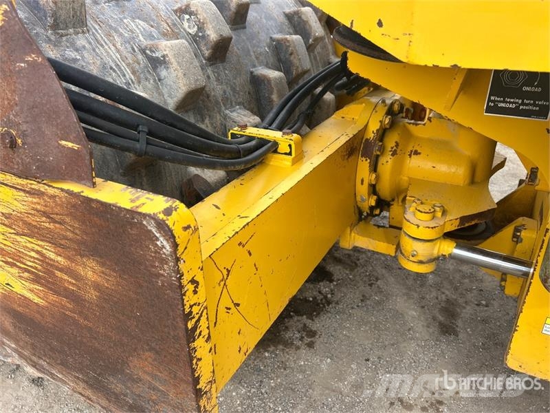 Sakai SV201TB-1 Padfoot Drum Compactor Enojni valjarji