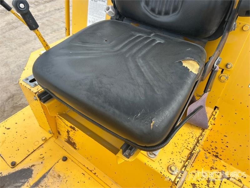 Sakai SV201TB-1 Padfoot Drum Compactor Enojni valjarji