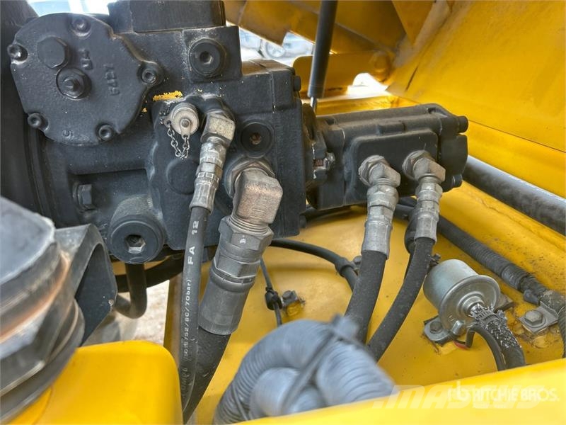 Sakai SV201TB-1 Padfoot Drum Compactor Enojni valjarji