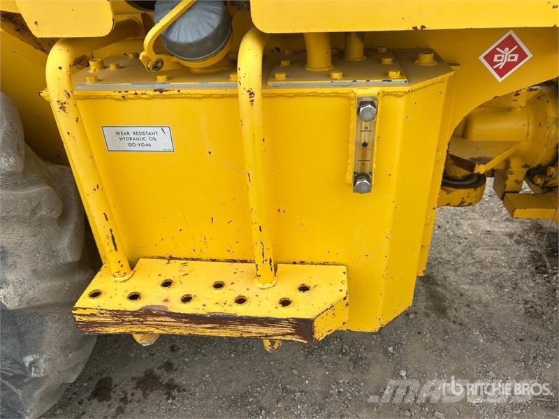 Sakai SV201TB-1 Padfoot Drum Compactor Enojni valjarji