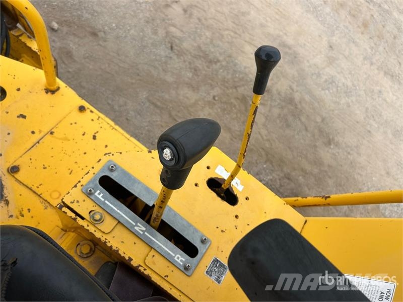Sakai SV201TB-1 Padfoot Drum Compactor Enojni valjarji