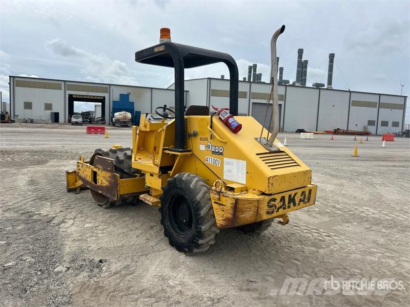 Sakai SV201TB-1 Padfoot Drum Compactor Enojni valjarji