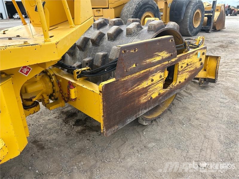 Sakai SV201TB-1 Padfoot Drum Compactor Enojni valjarji