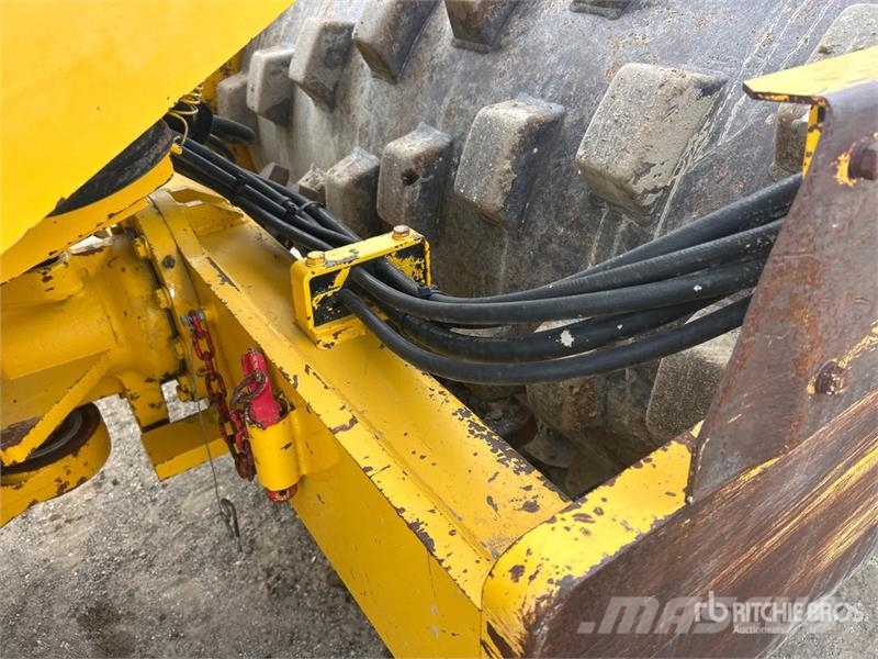 Sakai SV201TB-1 Padfoot Drum Compactor Enojni valjarji