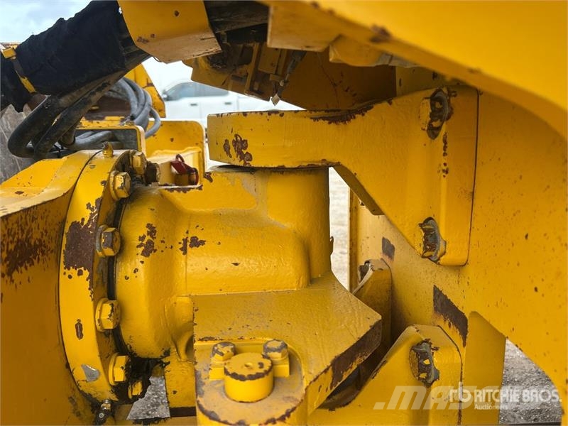 Sakai SV201TB-1 Padfoot Drum Compactor Enojni valjarji
