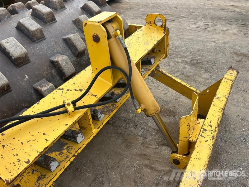 Sakai SV201TB-1 Padfoot Drum Compactor Enojni valjarji