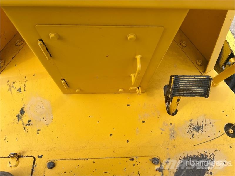 Sakai SV201TB-1 Padfoot Drum Compactor Enojni valjarji