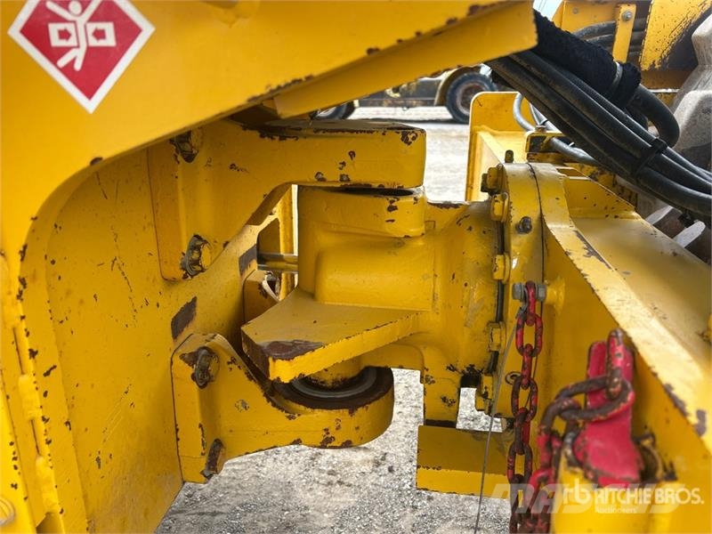 Sakai SV201TB-1 Padfoot Drum Compactor Enojni valjarji