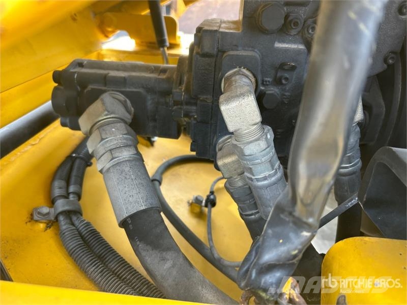 Sakai SV201TB-1 Padfoot Drum Compactor Enojni valjarji