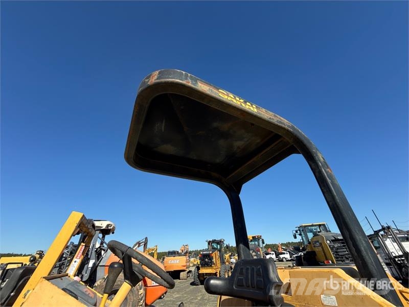 Sakai SV201TB Padfoot Drum Compactor مداحل أحادية الأسطوانة