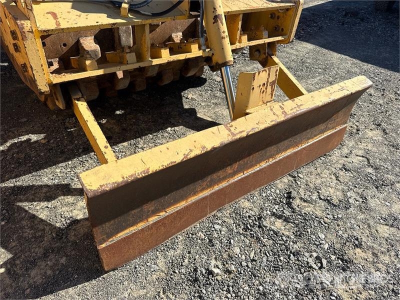Sakai SV201TB Padfoot Drum Compactor مداحل أحادية الأسطوانة