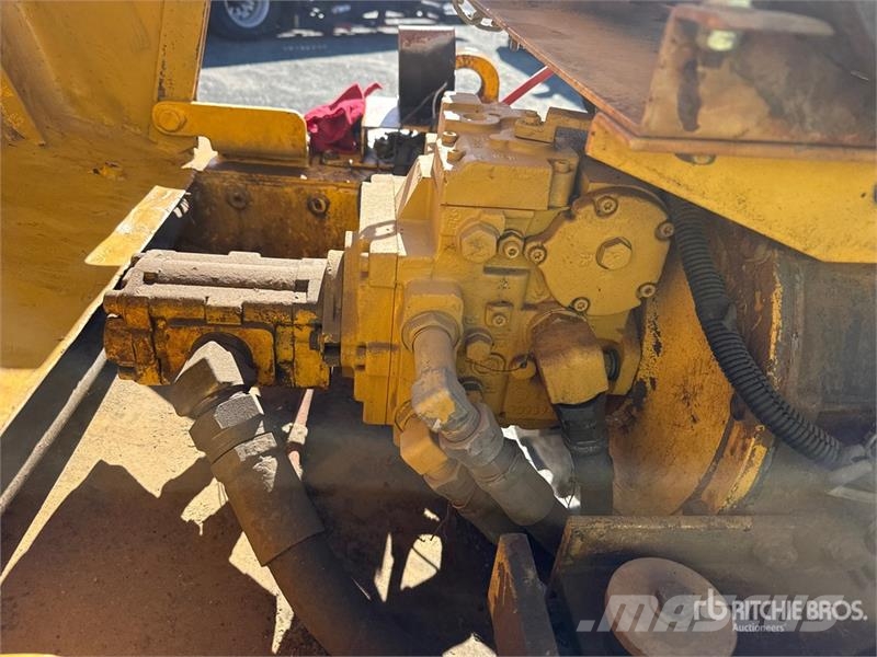 Sakai SV201TB Padfoot Drum Compactor مداحل أحادية الأسطوانة