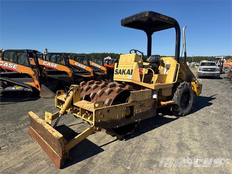Sakai SV201TB Padfoot Drum Compactor مداحل أحادية الأسطوانة