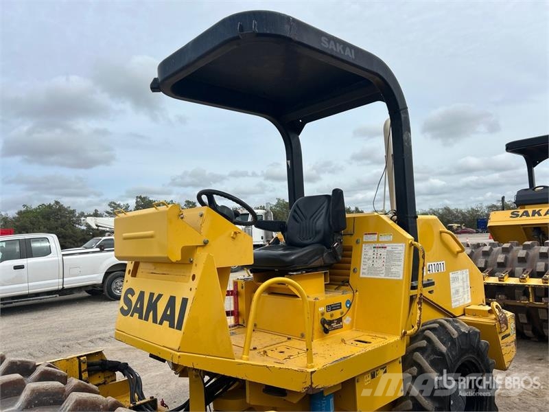 Sakai SV204TB Padfoot Drum Compactor Enojni valjarji