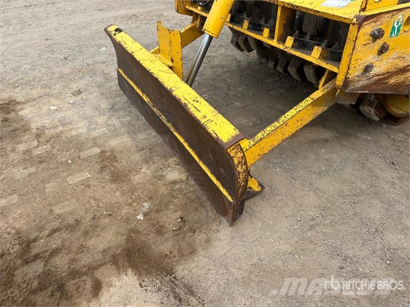 Sakai SV204TB Padfoot Drum Compactor Enojni valjarji
