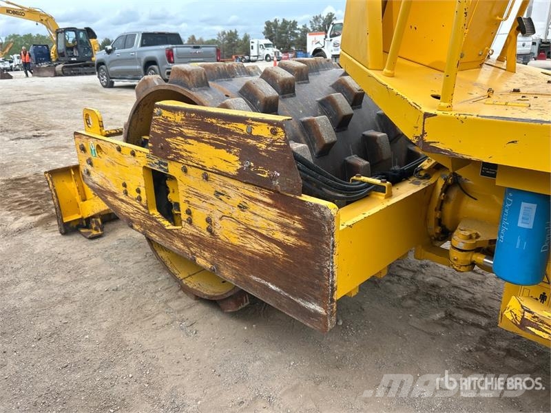 Sakai SV204TB Padfoot Drum Compactor Enojni valjarji