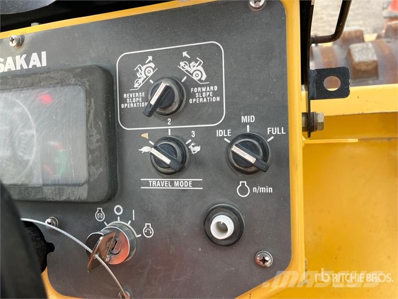 Sakai SV414T Padfoot Drum Compactor Enojni valjarji