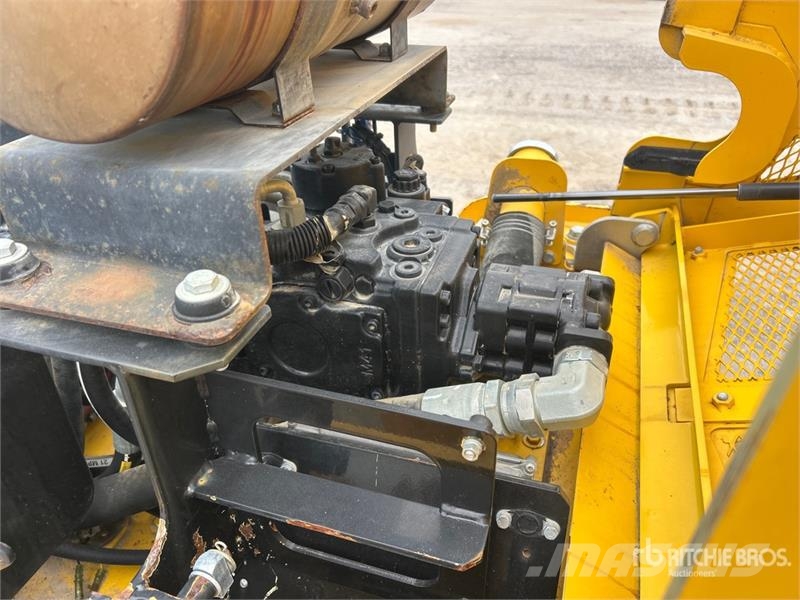 Sakai SV414T Padfoot Drum Compactor Enojni valjarji