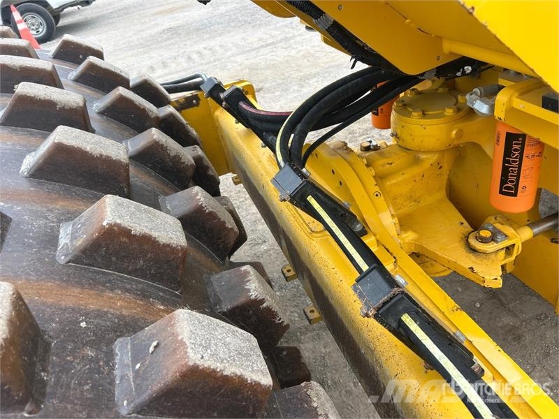 Sakai SV414T Padfoot Drum Compactor Enojni valjarji