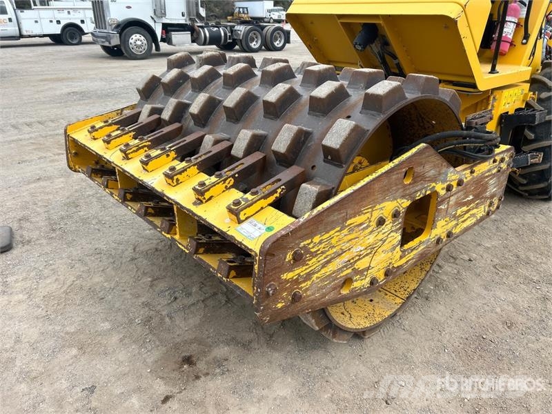 Sakai SV414T Padfoot Drum Compactor Enojni valjarji