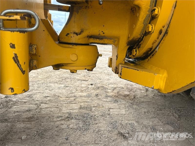 Sakai SV414T Padfoot Drum Compactor Enojni valjarji