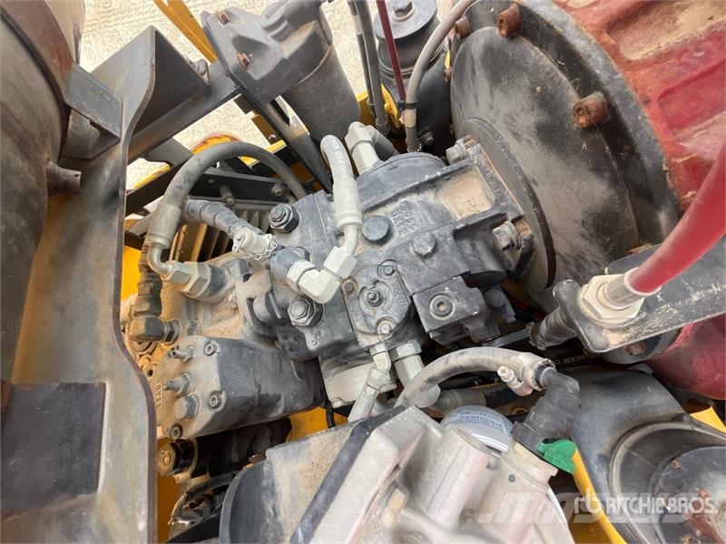 Sakai SV414T Padfoot Drum Compactor Enojni valjarji