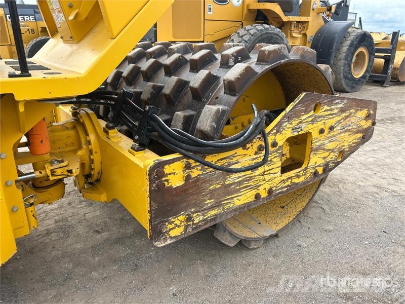 Sakai SV414T Padfoot Drum Compactor Enojni valjarji