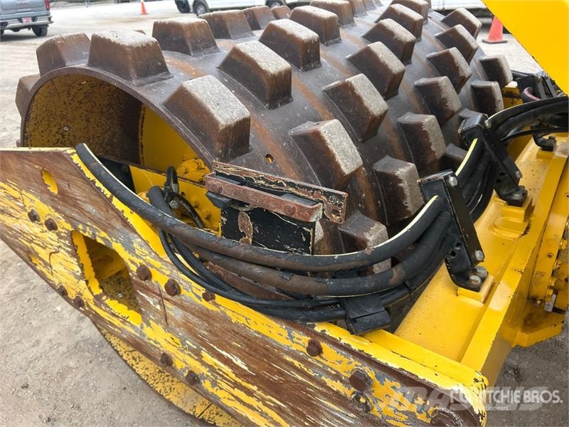 Sakai SV414T Padfoot Drum Compactor Enojni valjarji