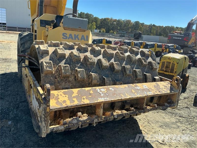 Sakai SV510T Padfoot Drum Compactor مداحل أحادية الأسطوانة