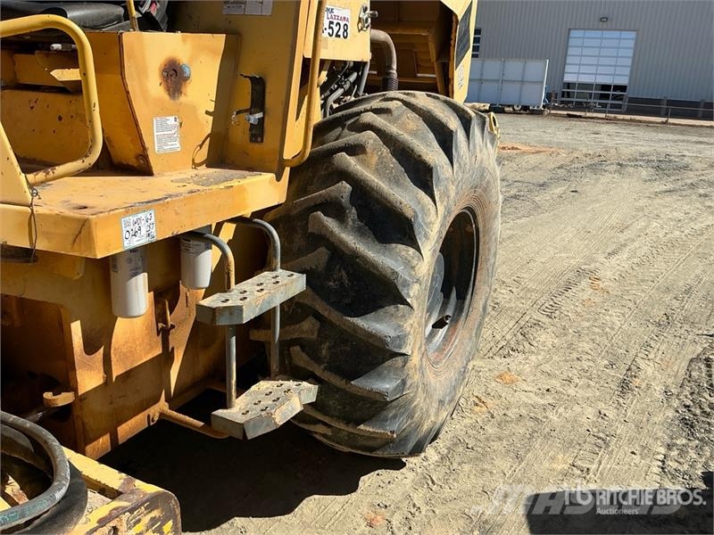 Sakai SV510T Padfoot Drum Compactor مداحل أحادية الأسطوانة