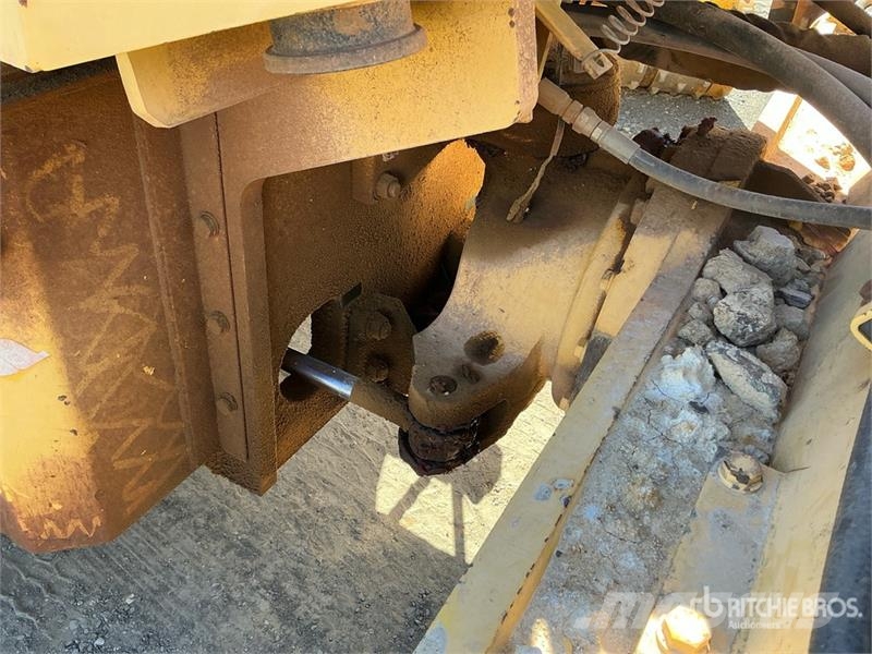 Sakai SV510T Padfoot Drum Compactor مداحل أحادية الأسطوانة