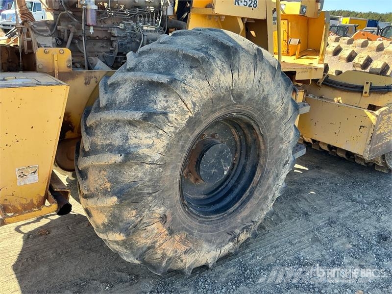 Sakai SV510T Padfoot Drum Compactor مداحل أحادية الأسطوانة