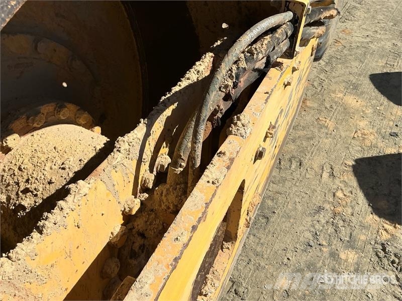 Sakai SV510T Padfoot Drum Compactor مداحل أحادية الأسطوانة