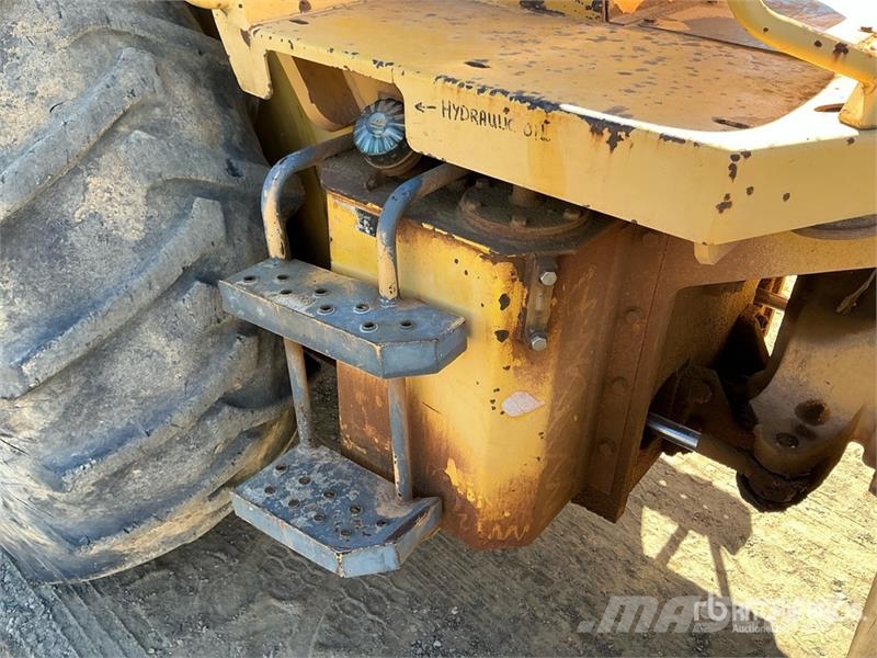 Sakai SV510T Padfoot Drum Compactor مداحل أحادية الأسطوانة