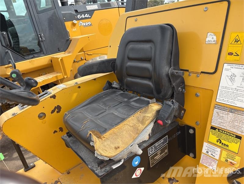 Sakai SV544D Smooth Drum Compactor 单轮压路机
