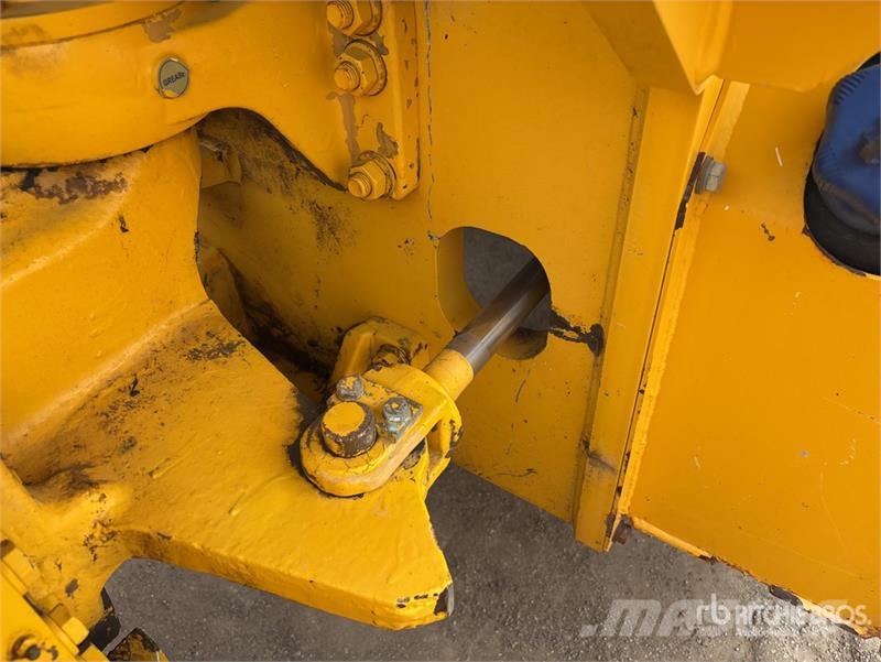Sakai SV544D Smooth Drum Compactor 单轮压路机