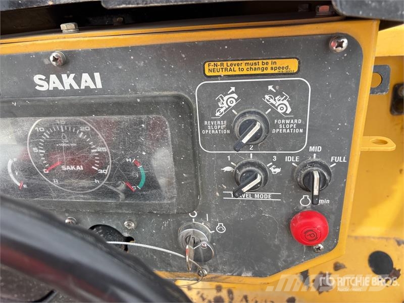 Sakai SV544D Smooth Drum Compactor 单轮压路机