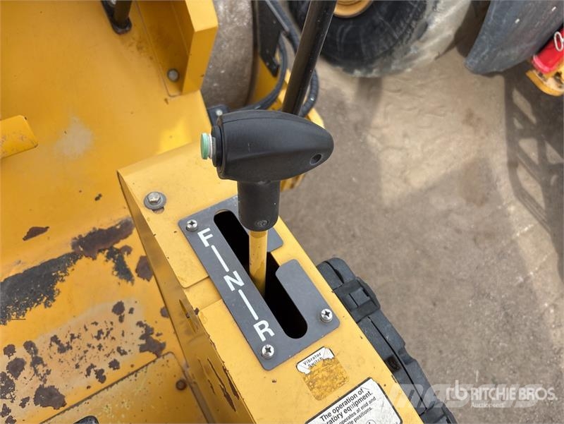 Sakai SV544D Smooth Drum Compactor 单轮压路机