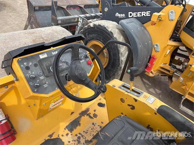 Sakai SV544D Smooth Drum Compactor 单轮压路机