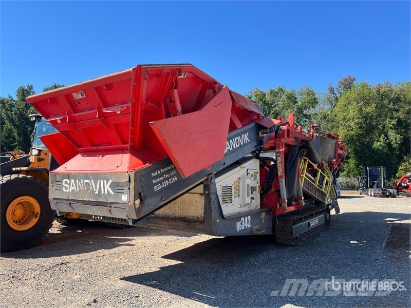 Sandvik QE342 Tracked Screen Plant غرابيل