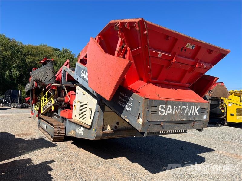 Sandvik QE342 Tracked Screen Plant غرابيل