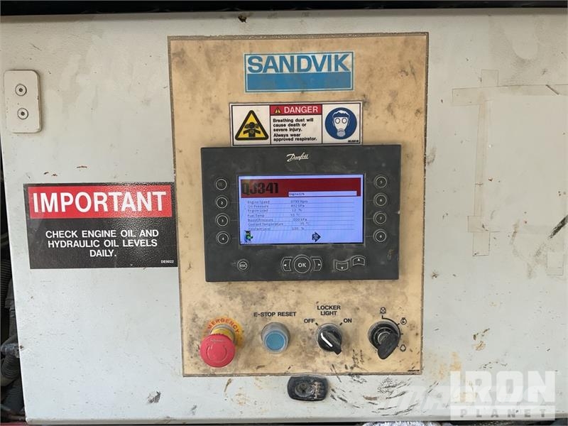 Sandvik QJ341 Tracked Jaw Crushing Plant 골재 플랜트