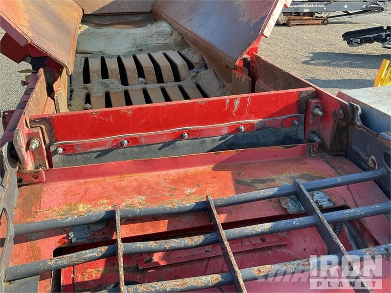 Sandvik QJ341 Tracked Jaw Crushing Plant 골재 플랜트