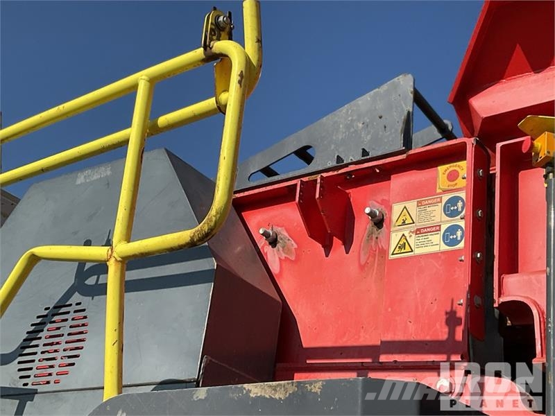 Sandvik QJ341 Tracked Jaw Crushing Plant 골재 플랜트
