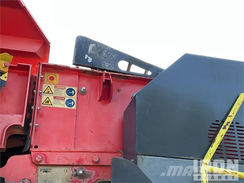 Sandvik QJ341 Tracked Jaw Crushing Plant 골재 플랜트
